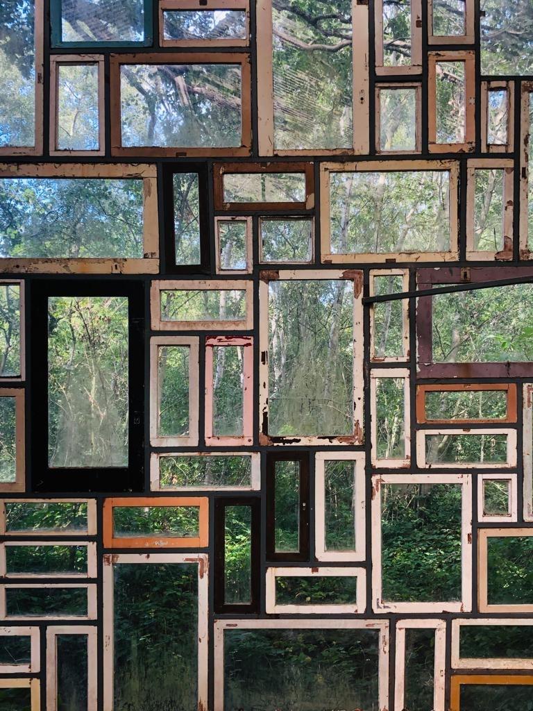 Kunstwerk van kaders van ramen zonder glas